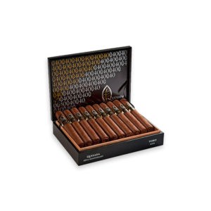 Alternative view of Quesada 40th Anniversary Robusto (20)