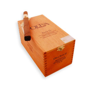 Alternative view of Oliva Serie G Churchill (25)